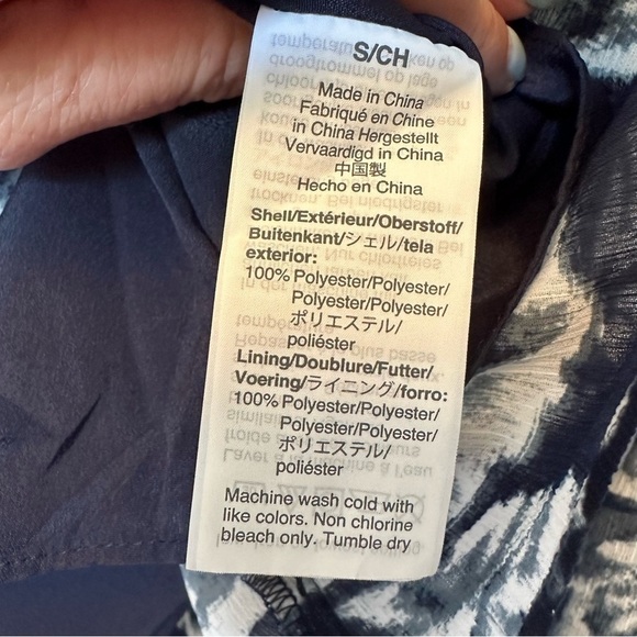 J Crew AE860 Size Small Navy Ikat Shaded Floral Crinkle Chiffon Smocked Blouse - Picture 7 of 12